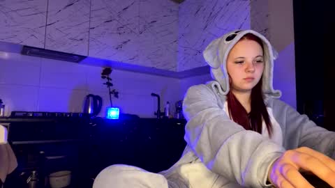 girl_shy07 online show from April 16, 8:20 pm