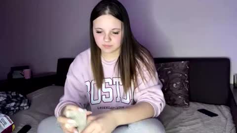 girl_shy07 online show from April 10, 5:28 pm