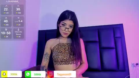 Snapshot of giselleblare chatting on January 13, 5:44 am giselleblare online show from January 13, 5:44 am