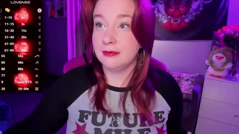 Snapshot of gitera_ chatting on October 8, 11:10 pm AlexaMillis online show from October 8, 11:10 pm