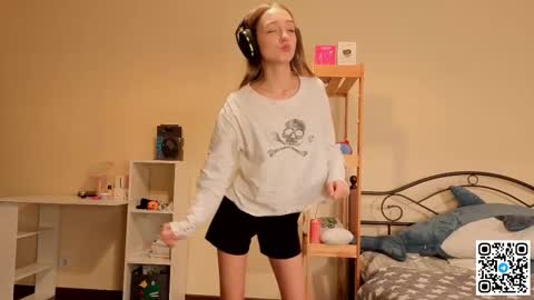 Catalina online show from December 4, 11:21 am