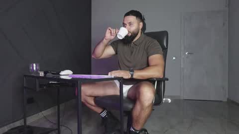 Matthew .. for short call me Matt online show from October 20, 8:14 pm