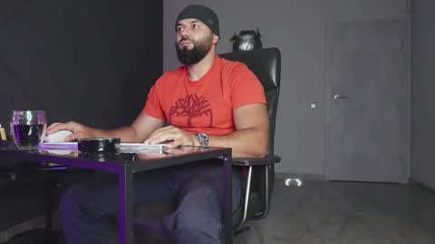 Matthew .. for short call me Matt online show from October 7, 1:45 am