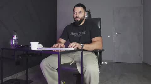 Matthew .. for short call me Matt online show from October 18, 8:02 pm