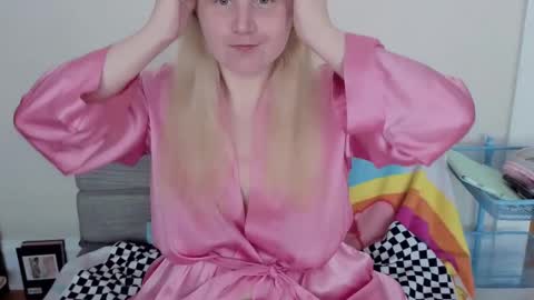 Glitch online show from September 19, 6:00 pm