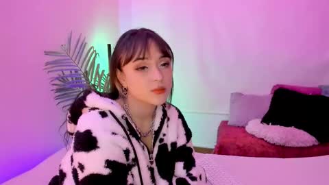 Mimi online show from November 27, 8:05 pm