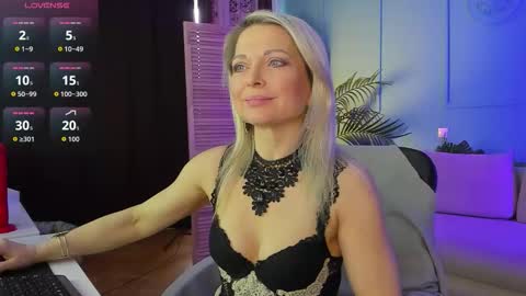 Snapshot of gloria_lovely chatting on October 14, 10:51 am Gloria online show from October 14, 10:51 am