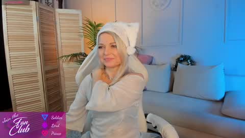 Snapshot of gloria_lovely chatting on December 30, 1:58 pm Gloria online show from December 30, 1:58 pm