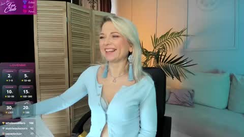 Snapshot of gloria_lovely chatting on March 4, 1:59 pm Gloria online show from March 4, 1:59 pm