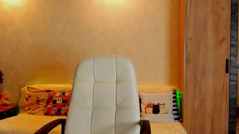 Snapshot of gloria_wood chatting on February 16, 11:37 pm Gloria Wood online show from February 16, 11:37 pm