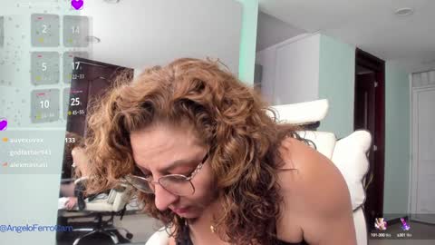 Snapshot of gloriacrespo chatting on January 23, 7:29 pm gloriacrespo online show from January 23, 7:29 pm