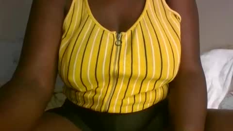 Snapshot of glorious_t chatting on October 22, 9:01 am glorious_t online show from October 22, 9:01 am