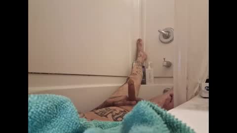 gnasty83 online show from November 7, 6:05 am