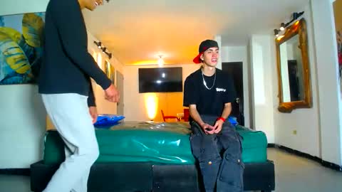 THOMAS AND DAMIAND online show from June 5, 12:32 pm