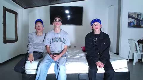 THOMAS AND DAMIAND online show from October 19, 6:45 pm