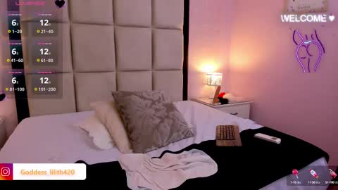Snapshot of goddess__lilith_ chatting on December 23, 9:49 am Lilith online show from December 23, 9:49 am