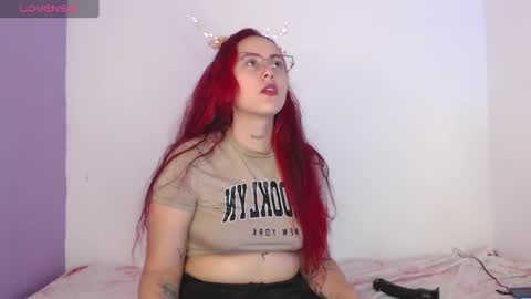 Snapshot of goddess_allison chatting on December 26, 12:36 am goddess_allison online show from December 26, 12:36 am