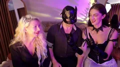   330 UTC2 girls   online show from March 24, 4:18 am