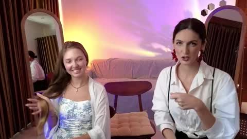 Snapshot of goddess_marylin chatting on October 15, 3:54 am 330 UTC2 girls online show from October 15, 3:54 am