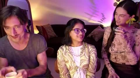   330 UTC2 girls   online show from April 16, 2:33 am