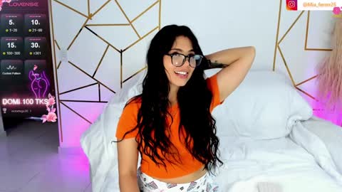 Snapshot of goddess_mia2 chatting on December 30, 4:31 am Mia online show from December 30, 4:31 am