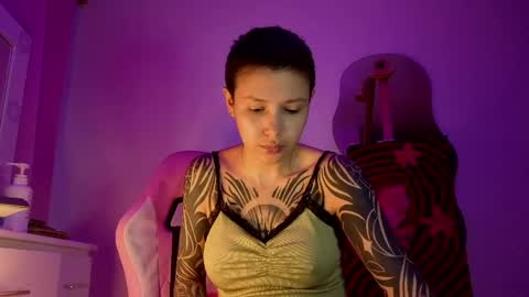 vee online show from April 11, 11:31 pm