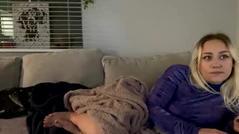 Snapshot of goddessmayvn chatting on February 17, 4:09 am GoddessMayvn online show from February 17, 4:09 am