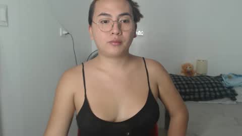 Snapshot of goldbella_ chatting on January 7, 11:26 am bella online show from January 7, 11:26 am