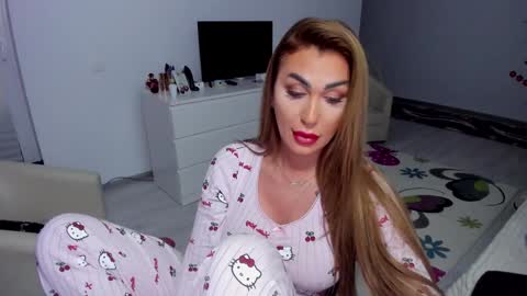 Nicole.. online show from February 3, 7:29 am