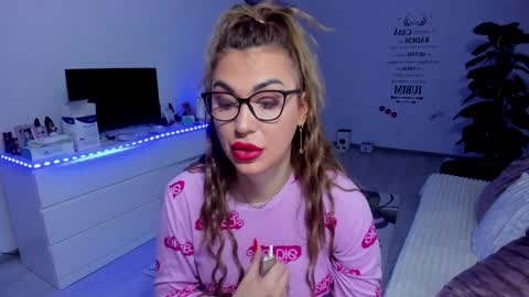 Nicole.. online show from January 11, 5:10 am