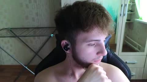 Golden boyyy21 online show from April 16, 2:50 pm