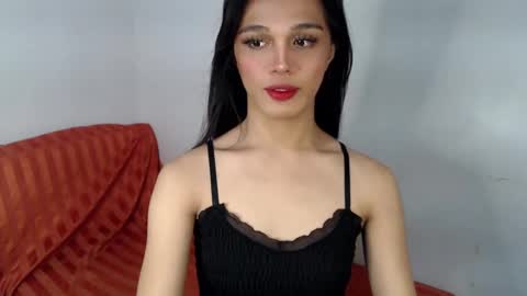 Snapshot of goldenlily69 chatting on February 4, 1:12 am Lily is Gold online show from February 4, 1:12 am