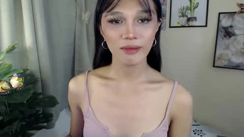 Snapshot of goldenlily69 chatting on September 10, 6:20 pm Lily is Gold online show from September 10, 6:20 pm