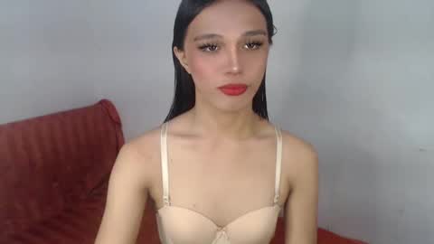 Snapshot of goldenlily69 chatting on February 15, 11:14 pm Lily is Gold online show from February 15, 11:14 pm