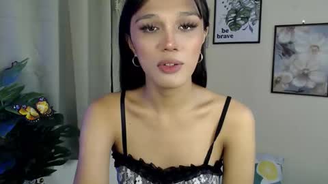 Snapshot of goldenlily69 chatting on September 27, 1:14 am Lily is Gold online show from September 27, 1:14 am