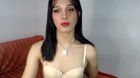 Snapshot of goldenlily69 chatting on February 10, 11:23 pm Lily is Gold online show from February 10, 11:23 pm