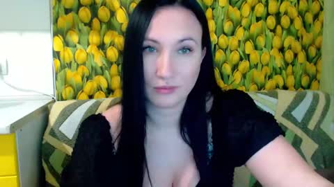 Snapshot of goldmoonn chatting on February 11, 6:44 pm goldmoonn online show from February 11, 6:44 pm
