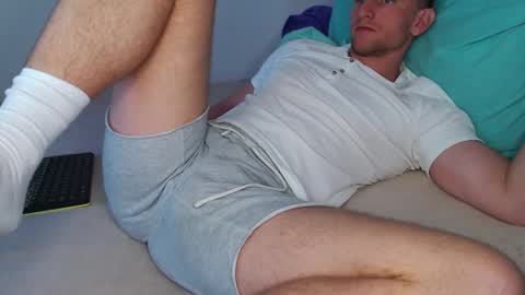 Snapshot of golov176 chatting on February 1, 11:53 am LEO online show from February 1, 11:53 am