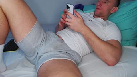 Snapshot of golov176 chatting on February 1, 8:39 am LEO online show from February 1, 8:39 am