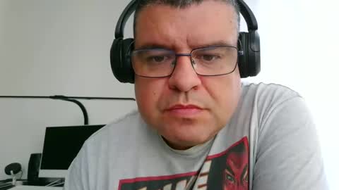 Snapshot of gomezgonz5 chatting on October 1, 3:55 pm gomezgonz5 online show from October 1, 3:55 pm
