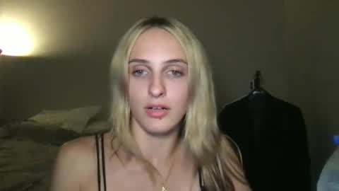 Snapshot of goodgirlliv chatting on September 22, 9:35 am goodgirlliv online show from September 22, 9:35 am