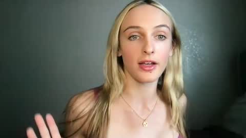 Snapshot of goodgirlliv chatting on September 29, 9:47 pm goodgirlliv online show from September 29, 9:47 pm