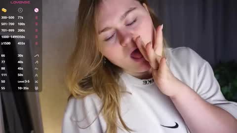 Sexy Mona 3 online show from October 1, 6:51 pm