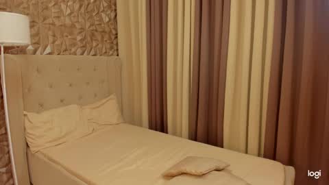 Snapshot of gorgeous_dark_luna chatting on February 19, 9:14 pm RIANA online show from February 19, 9:14 pm