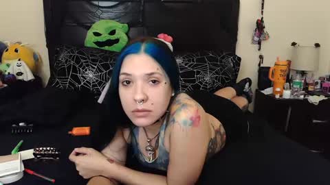 Snapshot of gothbaby305 chatting on October 17, 10:36 pm gothbaby305 online show from October 17, 10:36 pm