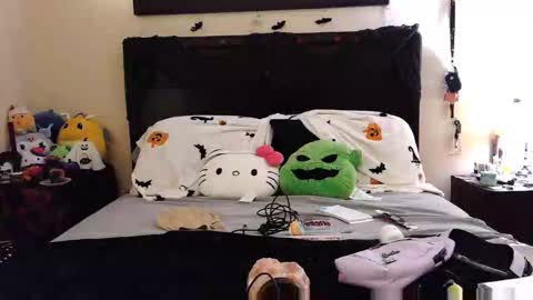 Snapshot of gothbaby305 chatting on October 12, 7:34 am gothbaby305 online show from October 12, 7:34 am