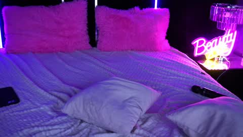 Snapshot of gracehotdavies chatting on February 3, 3:20 am Grace online show from February 3, 3:20 am