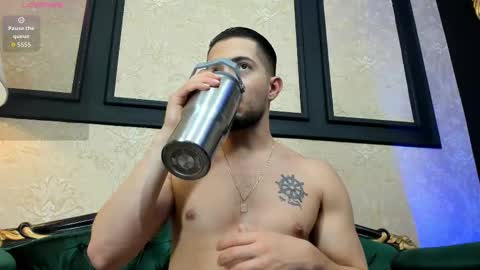 Snapshot of grantblake chatting on October 4, 6:44 am Grant online show from October 4, 6:44 am