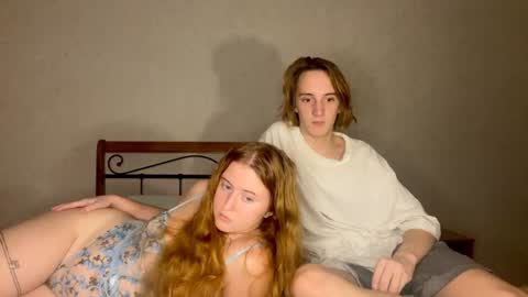 Snapshot of grayzee_ chatting on December 10, 9:00 pm Gray and Milly online show from December 10, 9:00 pm