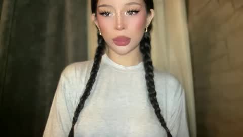 Marie Pelie online show from December 23, 10:32 am